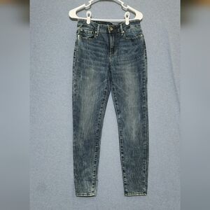 Signature by Levi Strauss Women's Modern Skinny Jeans. Size 8